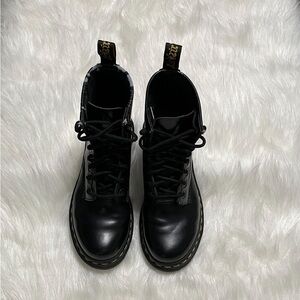 Dr Marten’s boots black size 6